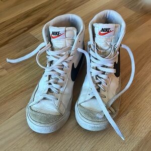 Nike Women’s size 7 Blazers GUC